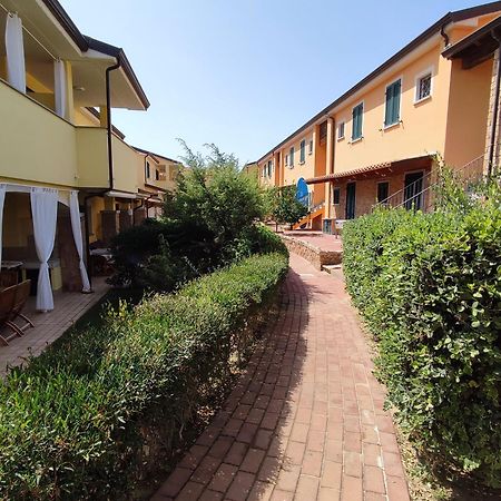 La Casa Sulle Dune Badesi Exterior photo
